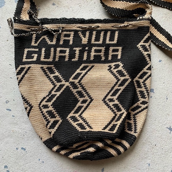 Colombian Wayuu bucket bag with drawstring closure - Picture 3 of 4